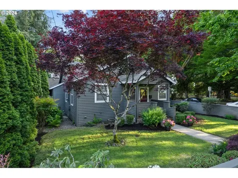 704 Se Bidwell Street Portland OR 97202