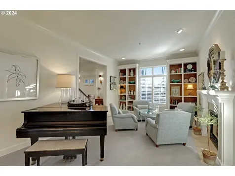 6439 SW Raleighwood Court Portland OR 97221