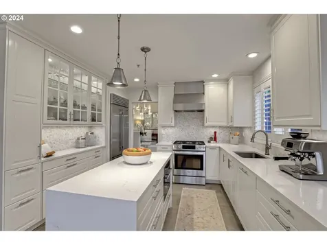 6439 SW Raleighwood Court Portland OR 97221
