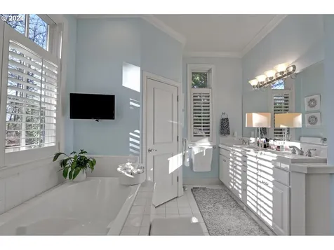 6439 SW Raleighwood Court Portland OR 97221
