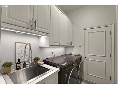 6439 SW Raleighwood Court Portland OR 97221