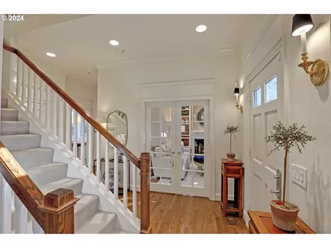 6439 SW Raleighwood Court Portland OR 97221