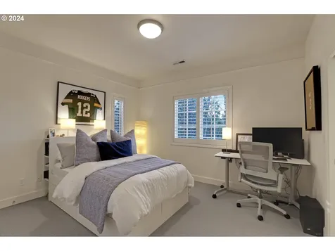 6439 SW Raleighwood Court Portland OR 97221