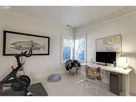 6439 SW Raleighwood Court Portland OR 97221