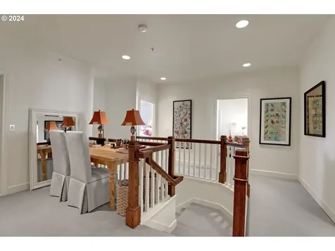 6439 SW Raleighwood Court Portland OR 97221