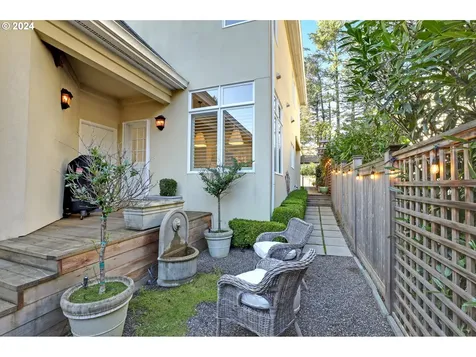 6439 SW Raleighwood Court Portland OR 97221