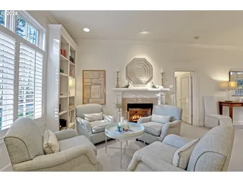 6439 SW Raleighwood Court Portland OR 97221