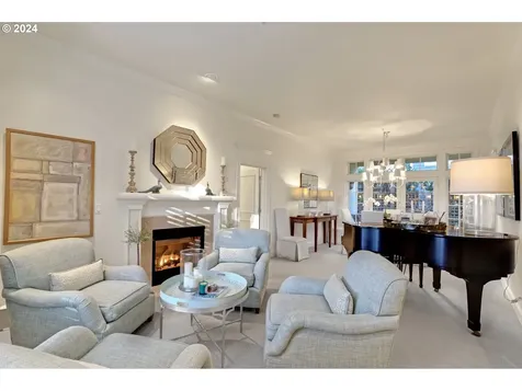 6439 SW Raleighwood Court Portland OR 97221