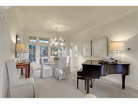 6439 SW Raleighwood Court Portland OR 97221