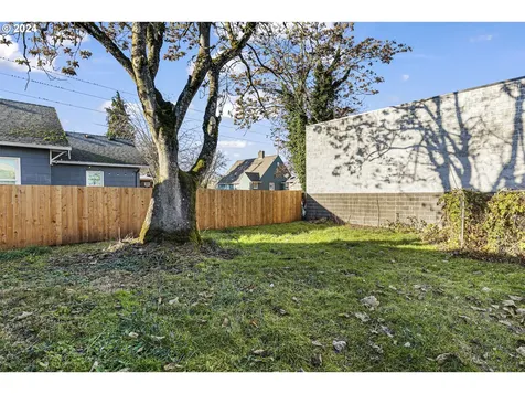 8017 SE Ellis Street Portland OR 97206