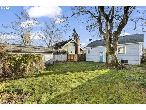 8017 SE Ellis Street Portland OR 97206