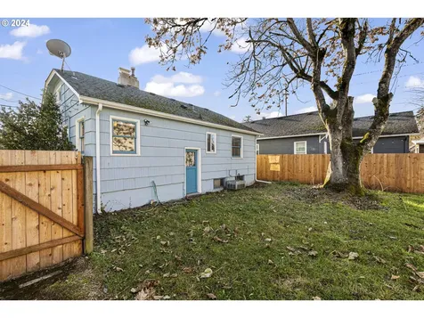 8017 SE Ellis Street Portland OR 97206