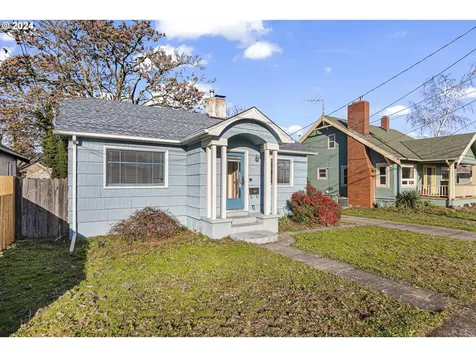 8017 SE Ellis Street Portland OR 97206