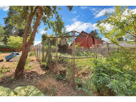 2468 Wood Avenue Eugene OR 97402
