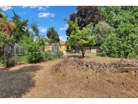 2468 Wood Avenue Eugene OR 97402