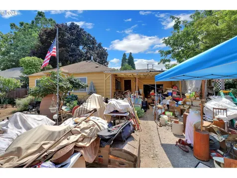 2468 Wood Avenue Eugene OR 97402