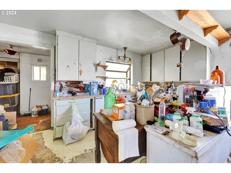 2468 Wood Avenue Eugene OR 97402