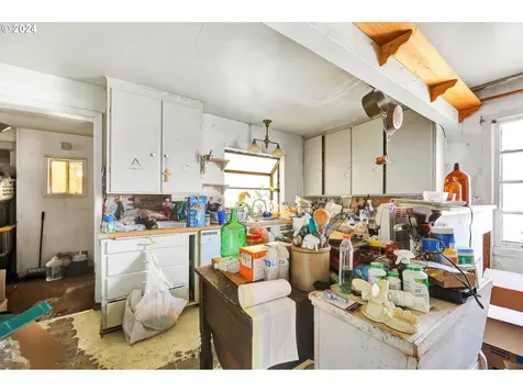 2468 Wood Avenue Eugene OR 97402