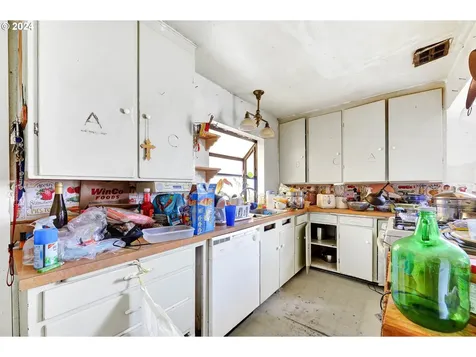2468 Wood Avenue Eugene OR 97402