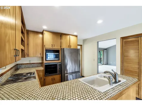 705 NW 87th Terrace Portland OR 97229