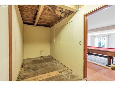 705 NW 87th Terrace Portland OR 97229