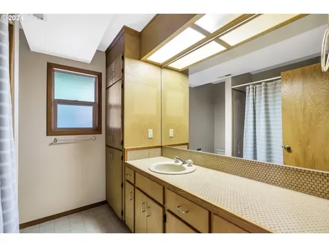 705 NW 87th Terrace Portland OR 97229