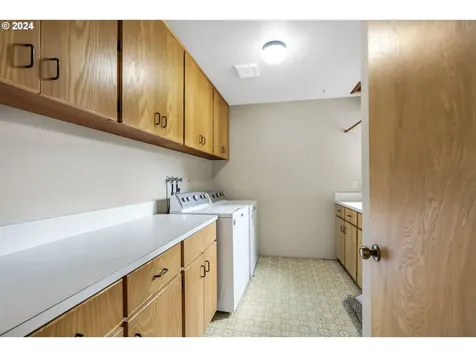 705 NW 87th Terrace Portland OR 97229