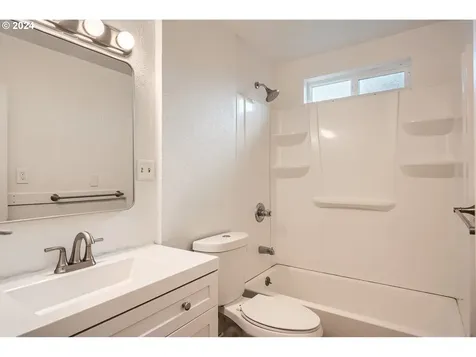 738 Browning Avenue S Salem OR 97302