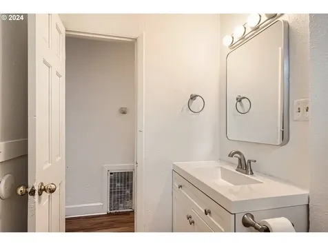 738 Browning Avenue S Salem OR 97302