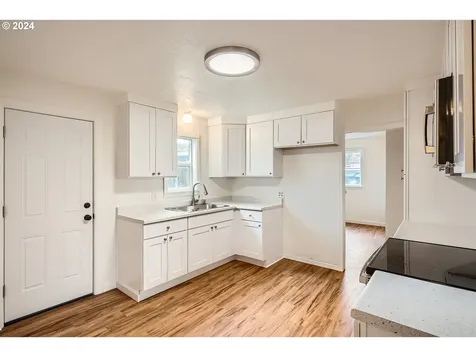 738 Browning Avenue S Salem OR 97302
