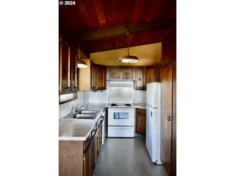 29280 Lacy Street Gold Beach OR 97444