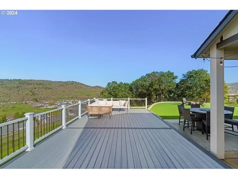225 Stone Ridge Court Roseburg OR 97471