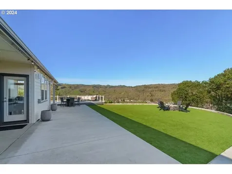 225 Stone Ridge Court Roseburg OR 97471