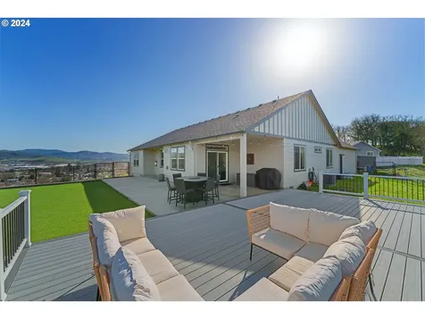 225 Stone Ridge Court Roseburg OR 97471