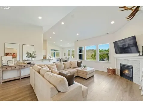 225 Stone Ridge Court Roseburg OR 97471