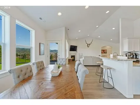 225 Stone Ridge Court Roseburg OR 97471