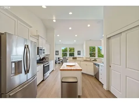 225 Stone Ridge Court Roseburg OR 97471