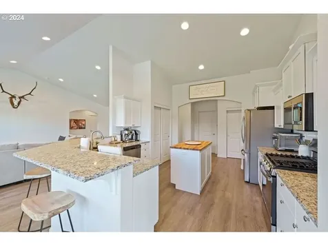 225 Stone Ridge Court Roseburg OR 97471