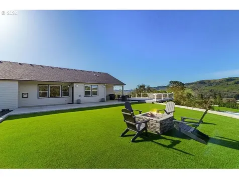 225 Stone Ridge Court Roseburg OR 97471