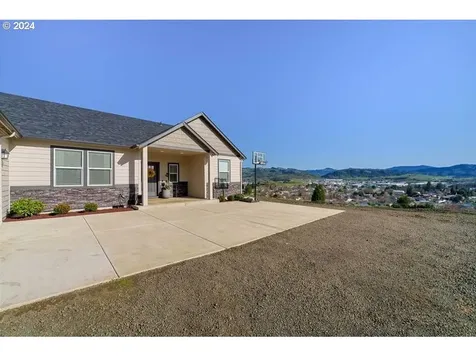 225 Stone Ridge Court Roseburg OR 97471