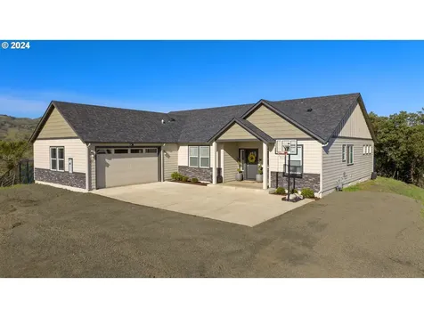 225 Stone Ridge Court Roseburg OR 97471