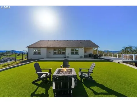 225 Stone Ridge Court Roseburg OR 97471