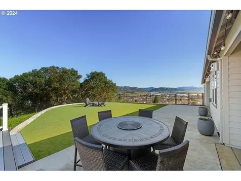 225 Stone Ridge Court Roseburg OR 97471