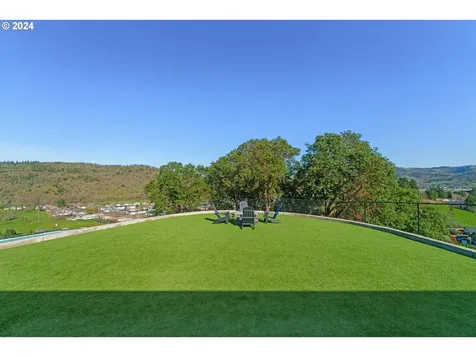 225 Stone Ridge Court Roseburg OR 97471