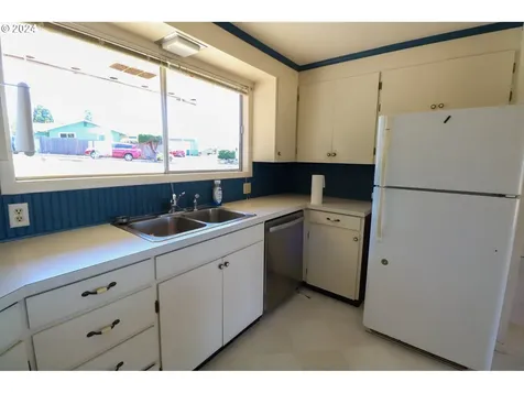 1086 Pacific Avenue Coos Bay OR 97420