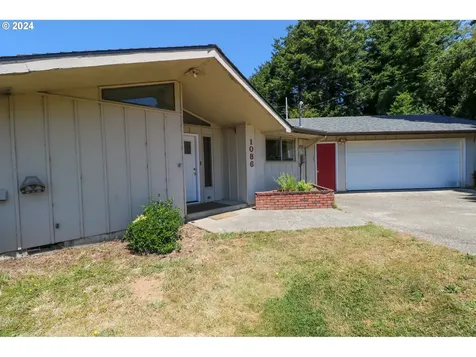1086 Pacific Avenue Coos Bay OR 97420