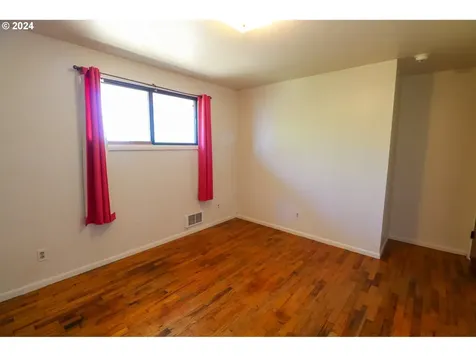 1086 Pacific Avenue Coos Bay OR 97420
