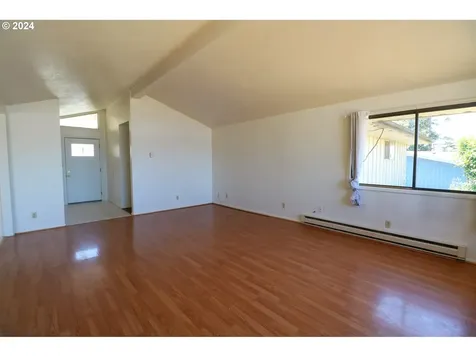1086 Pacific Avenue Coos Bay OR 97420