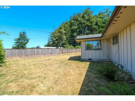 1086 Pacific Avenue Coos Bay OR 97420