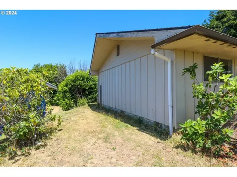 1086 Pacific Avenue Coos Bay OR 97420